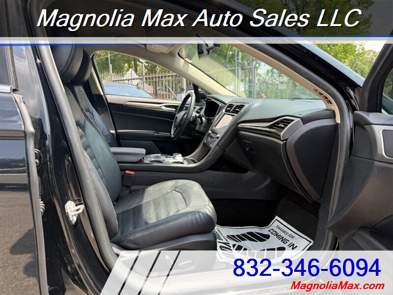 2017 Ford Fusion SE - Photo 5 - Magnolia, TX 77355