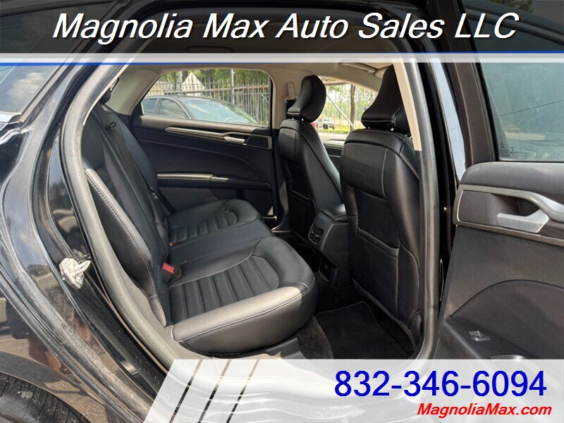 2017 Ford Fusion SE - Photo 7 - Magnolia, TX 77355