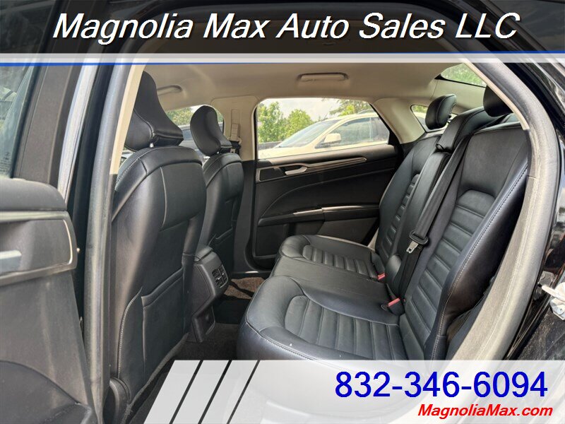2017 Ford Fusion SE - Photo 8 - Magnolia, TX 77355