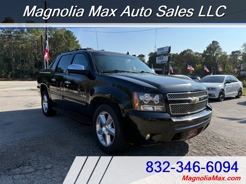2011 Chevrolet Avalanche LT - Photo 4 - Magnolia, TX 77355