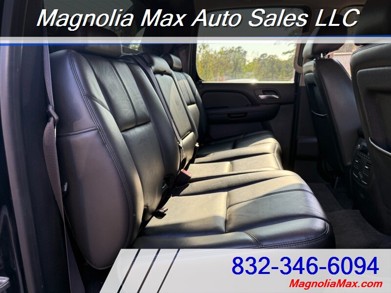 2011 Chevrolet Avalanche LT - Photo 8 - Magnolia, TX 77355