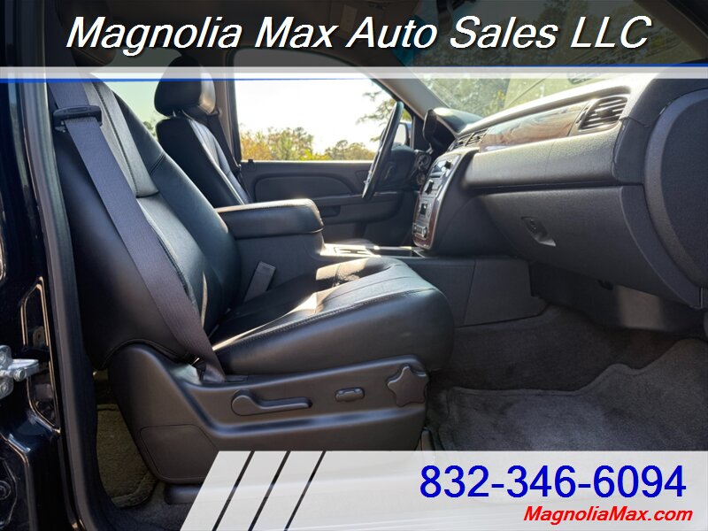 2011 Chevrolet Avalanche LT - Photo 5 - Magnolia, TX 77355