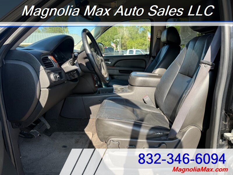 2011 Chevrolet Avalanche LT - Photo 10 - Magnolia, TX 77355