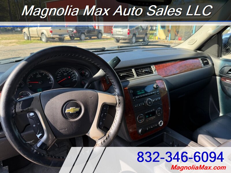 2011 Chevrolet Avalanche LT - Photo 11 - Magnolia, TX 77355