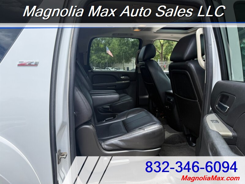 2012 Chevrolet Suburban LT - Photo 11 - Magnolia, TX 77355