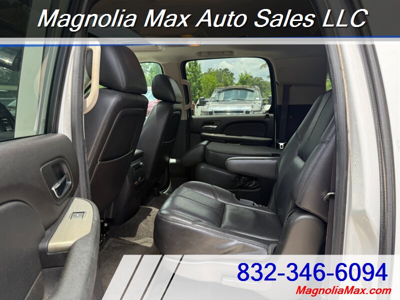 2012 Chevrolet Suburban LT - Photo 14 - Magnolia, TX 77355