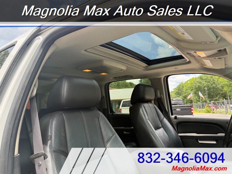2012 Chevrolet Suburban LT - Photo 10 - Magnolia, TX 77355