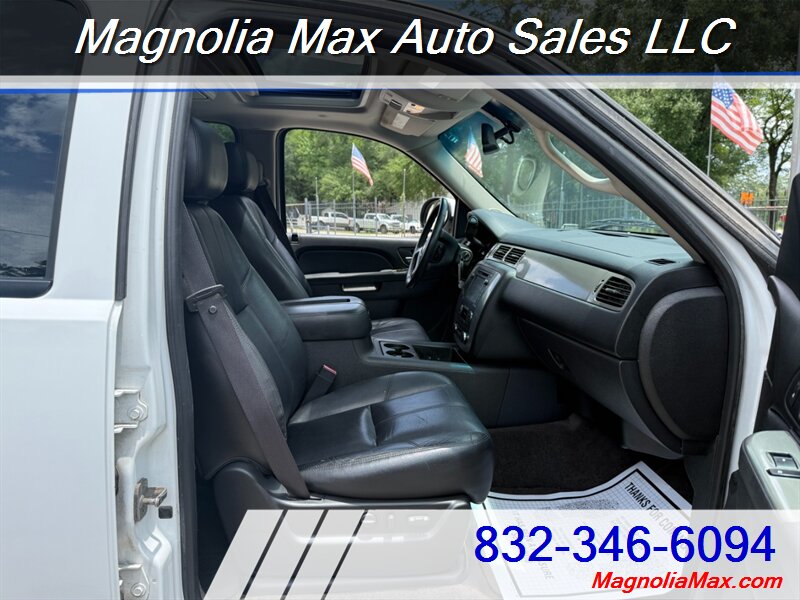 2012 Chevrolet Suburban LT - Photo 8 - Magnolia, TX 77355