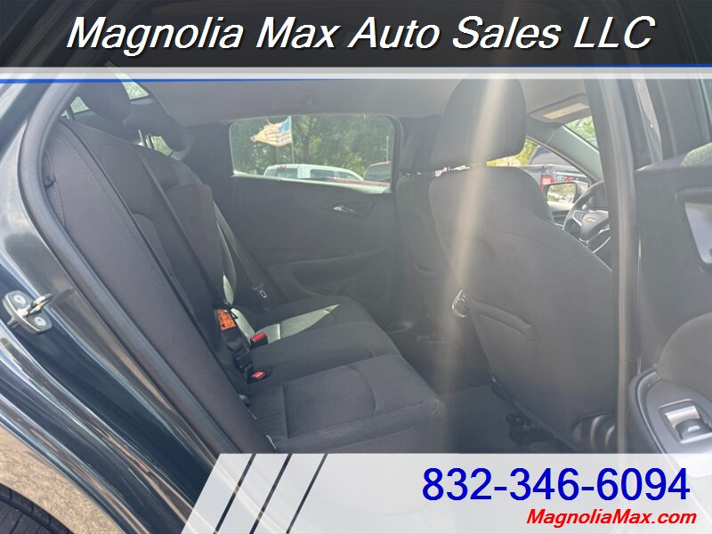 2018 Chevrolet Malibu LT - Photo 10 - Magnolia, TX 77355
