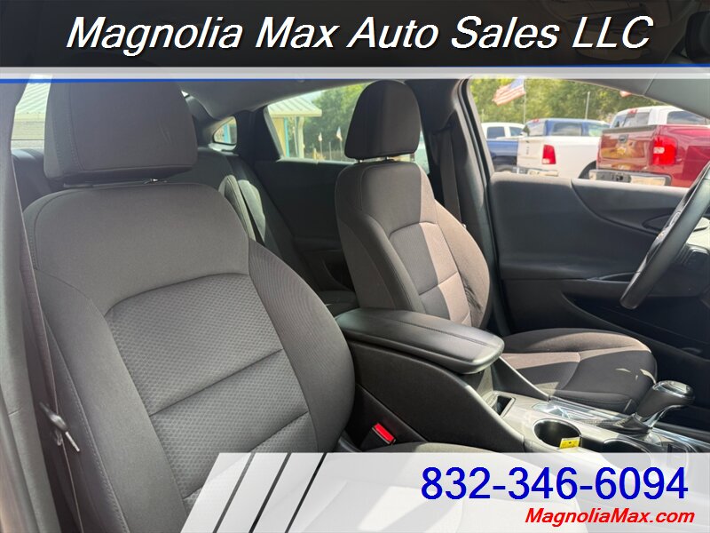 2018 Chevrolet Malibu LT - Photo 9 - Magnolia, TX 77355