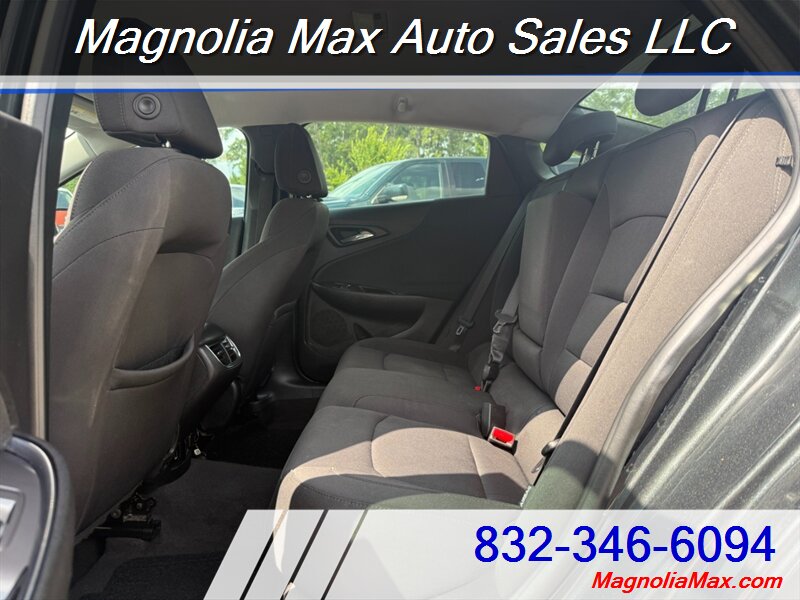 2018 Chevrolet Malibu LT - Photo 12 - Magnolia, TX 77355
