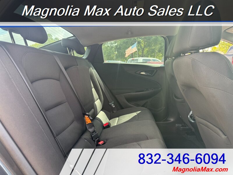2018 Chevrolet Malibu LT - Photo 11 - Magnolia, TX 77355