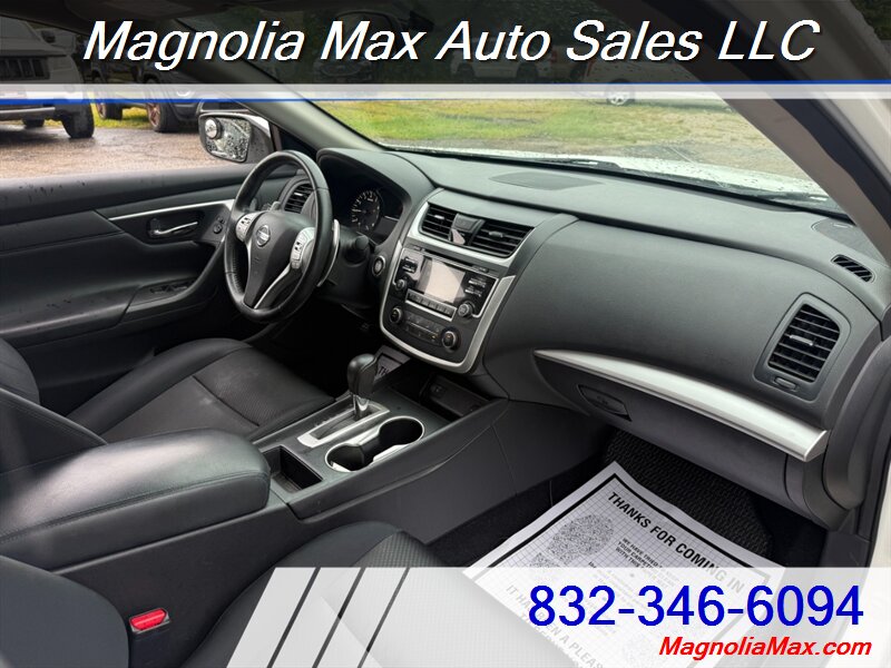 2017 Nissan Altima 2.5 SR - Photo 8 - Magnolia, TX 77355