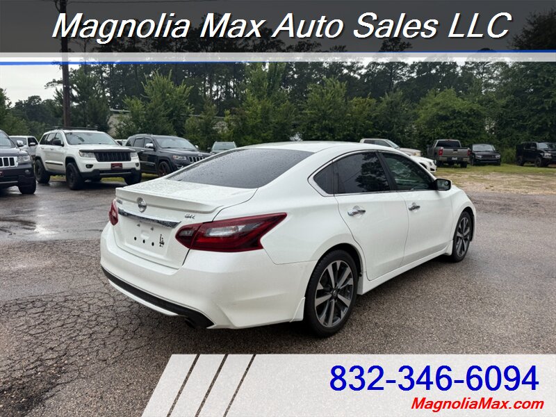 2017 Nissan Altima 2.5 SR - Photo 4 - Magnolia, TX 77355