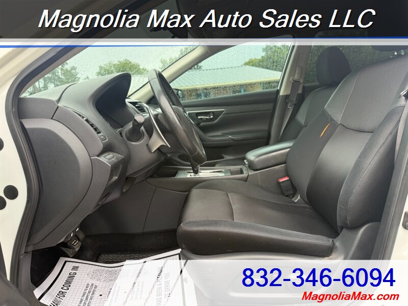2017 Nissan Altima 2.5 SR - Photo 11 - Magnolia, TX 77355