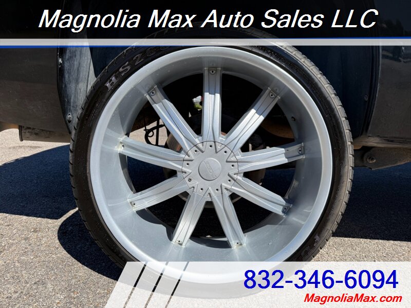 2012 Chevrolet Tahoe - Photo 5 - Magnolia, TX 77355