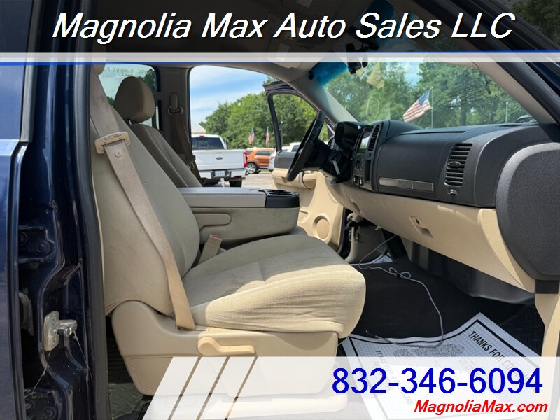 2009 Chevrolet Silverado 1500 LT - Photo 12 - Magnolia, TX 77355