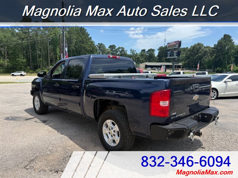 2009 Chevrolet Silverado 1500 LT - Photo 3 - Magnolia, TX 77355