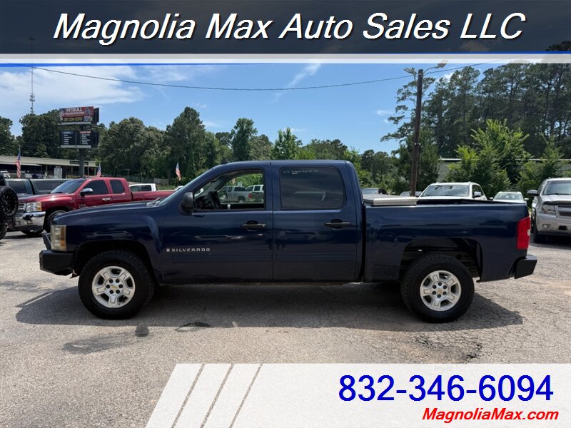 2009 Chevrolet Silverado 1500 LT - Photo 2 - Magnolia, TX 77355