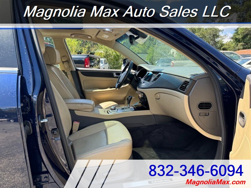 2011 Hyundai Genesis 4.6L V8 - Photo 5 - Magnolia, TX 77355