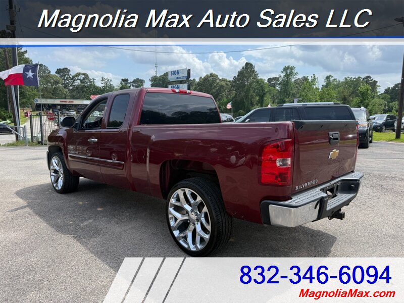 2013 Chevrolet Silverado 1500 LT - Photo 3 - Magnolia, TX 77355