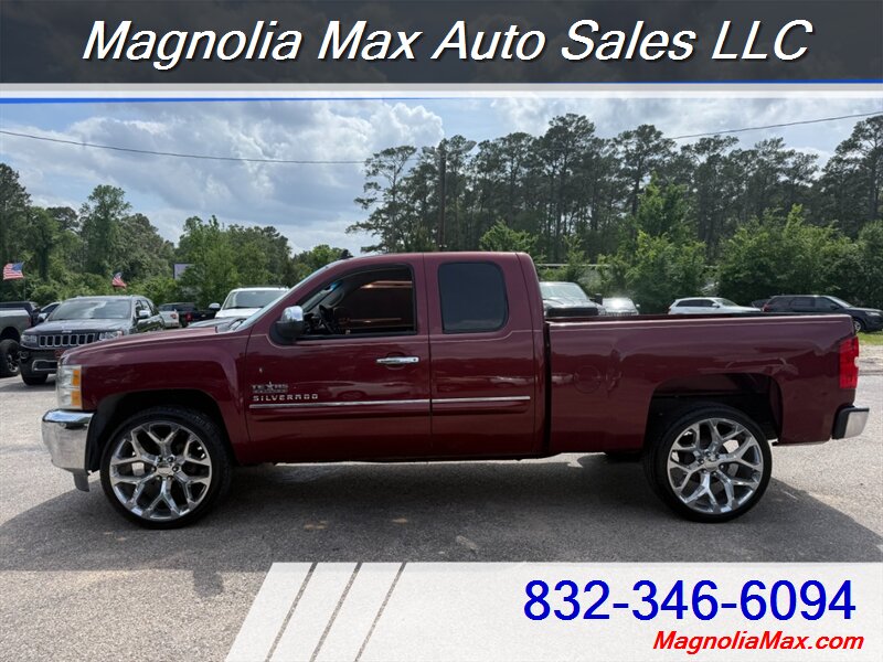 2013 Chevrolet Silverado 1500 LT - Photo 2 - Magnolia, TX 77355
