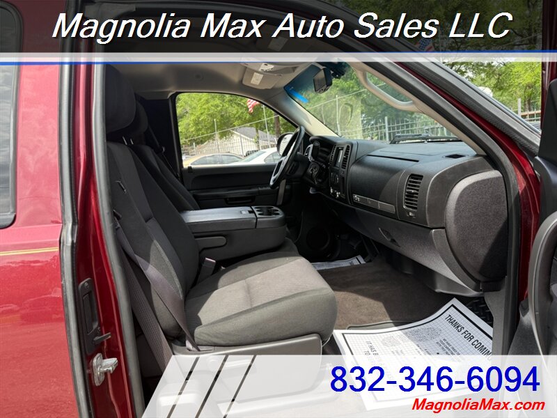 2013 Chevrolet Silverado 1500 LT - Photo 8 - Magnolia, TX 77355