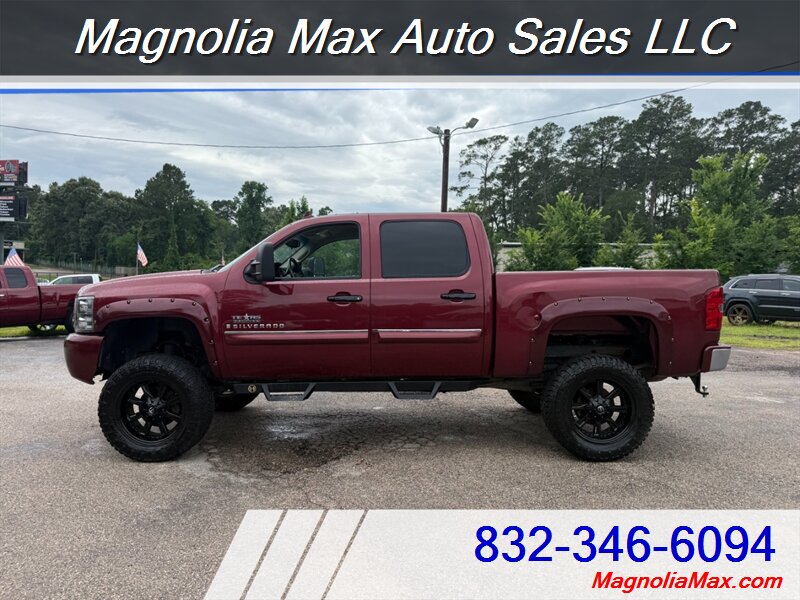 2009 Chevrolet Silverado 1500 LT - Photo 2 - Magnolia, TX 77355