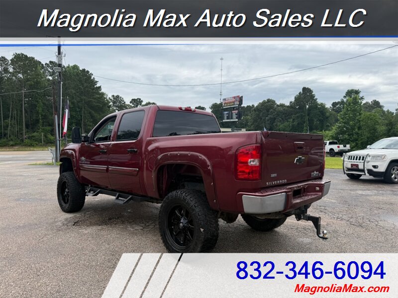 2009 Chevrolet Silverado 1500 LT - Photo 3 - Magnolia, TX 77355