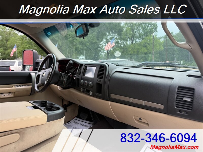 2009 Chevrolet Silverado 1500 LT - Photo 9 - Magnolia, TX 77355