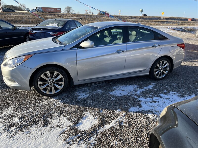 2013 Hyundai Sonata SE photo 2