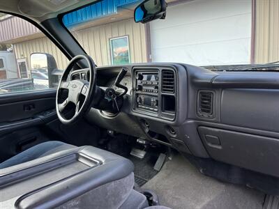 2005 Chevrolet Silverado 2500 LS  4 door - Photo 14 - Princeton, MN 55371