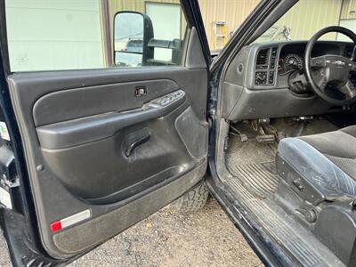 2005 Chevrolet Silverado 2500 LS  4 door - Photo 9 - Princeton, MN 55371