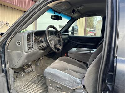 2005 Chevrolet Silverado 2500 LS  4 door - Photo 10 - Princeton, MN 55371