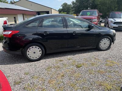 2012 Ford Focus SE   - Photo 2 - Princeton, MN 55371