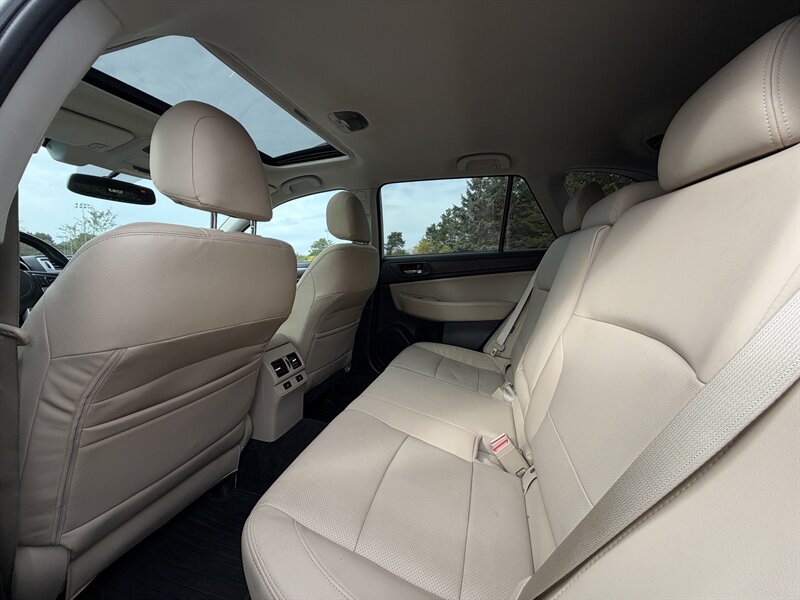 2015 Subaru Outback 2.5i Limited - Photo 11 - Andover, MN 55304