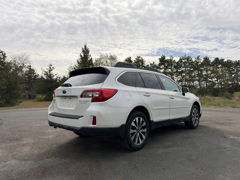 2015 Subaru Outback 2.5i Limited - Photo 5 - Andover, MN 55304