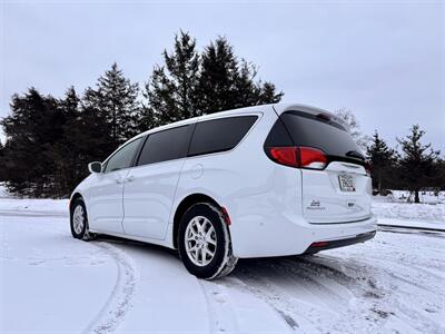 2020 Chrysler Pacifica Touring   - Photo 3 - Andover, MN 55304