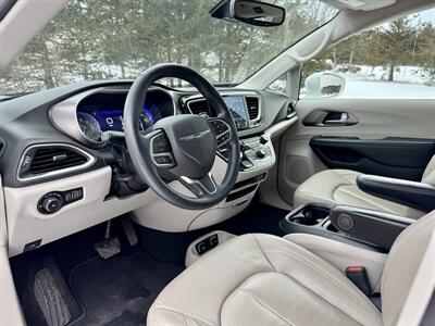 2020 Chrysler Pacifica Touring   - Photo 9 - Andover, MN 55304
