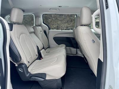2020 Chrysler Pacifica Touring   - Photo 13 - Andover, MN 55304
