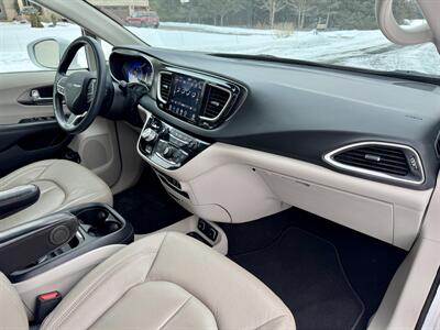 2020 Chrysler Pacifica Touring   - Photo 14 - Andover, MN 55304