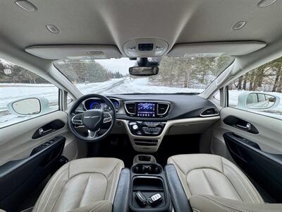 2020 Chrysler Pacifica Touring   - Photo 16 - Andover, MN 55304