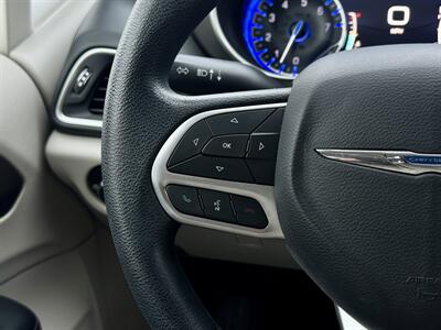 2020 Chrysler Pacifica Touring   - Photo 18 - Andover, MN 55304