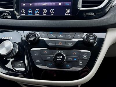 2020 Chrysler Pacifica Touring   - Photo 22 - Andover, MN 55304