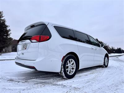 2020 Chrysler Pacifica Touring   - Photo 6 - Andover, MN 55304