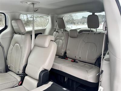 2020 Chrysler Pacifica Touring   - Photo 12 - Andover, MN 55304