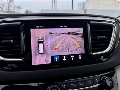 2020 Chrysler Pacifica Touring   - Photo 21 - Andover, MN 55304