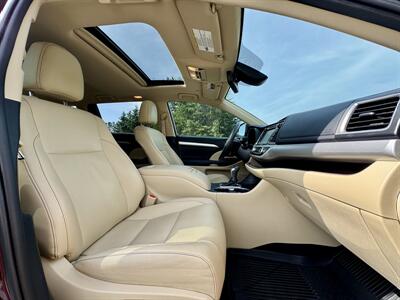 2019 Toyota Highlander XLE   - Photo 14 - Andover, MN 55304