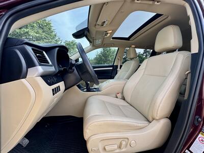 2019 Toyota Highlander XLE   - Photo 9 - Andover, MN 55304
