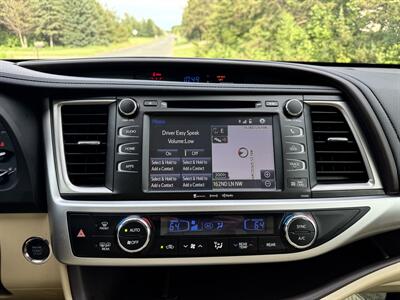 2019 Toyota Highlander XLE   - Photo 19 - Andover, MN 55304